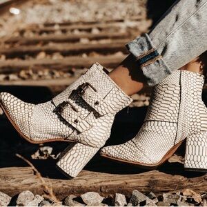 ✨ Freebird by Steven Joey Boots ✨